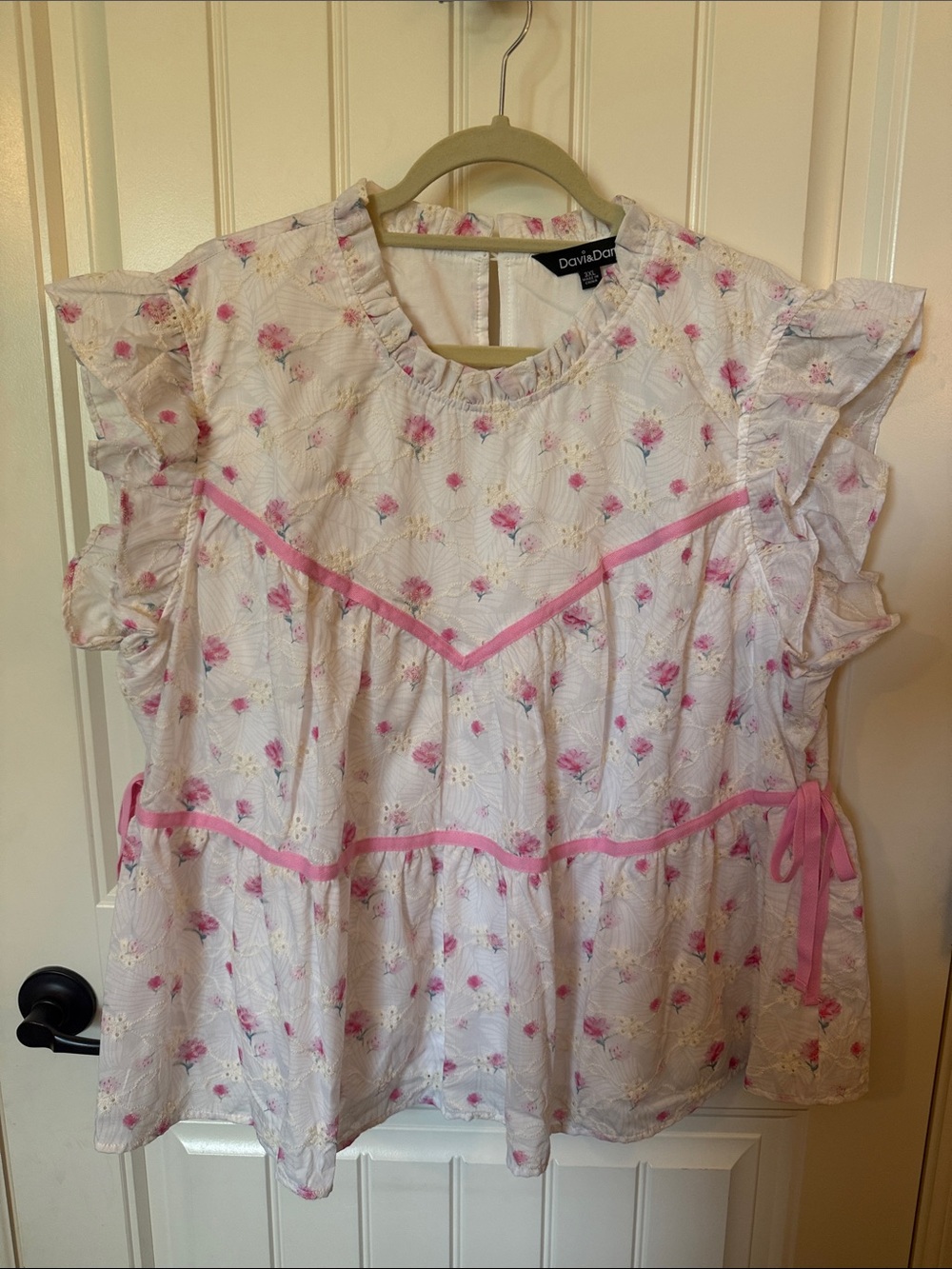 DAVI & DANI White Pink Floral Ruffle Sleeve Blouse